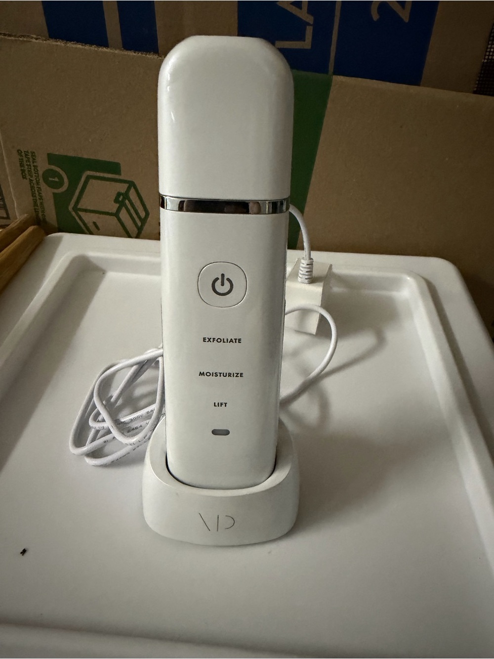 White Ultrasonic Facial Spatula Skin Care Device - Exfoliate, Moisturize & Lift